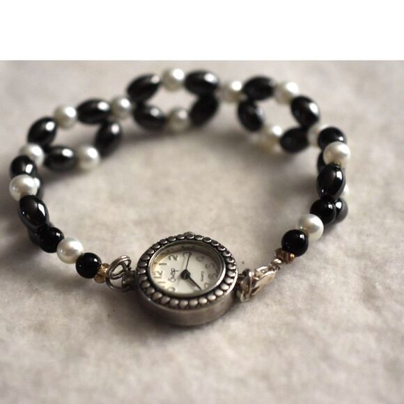 Vintage Swap Black/White Beaded Band Lobster Claw Clasp 8 Inch Working Watch - Picture 1 of 4
